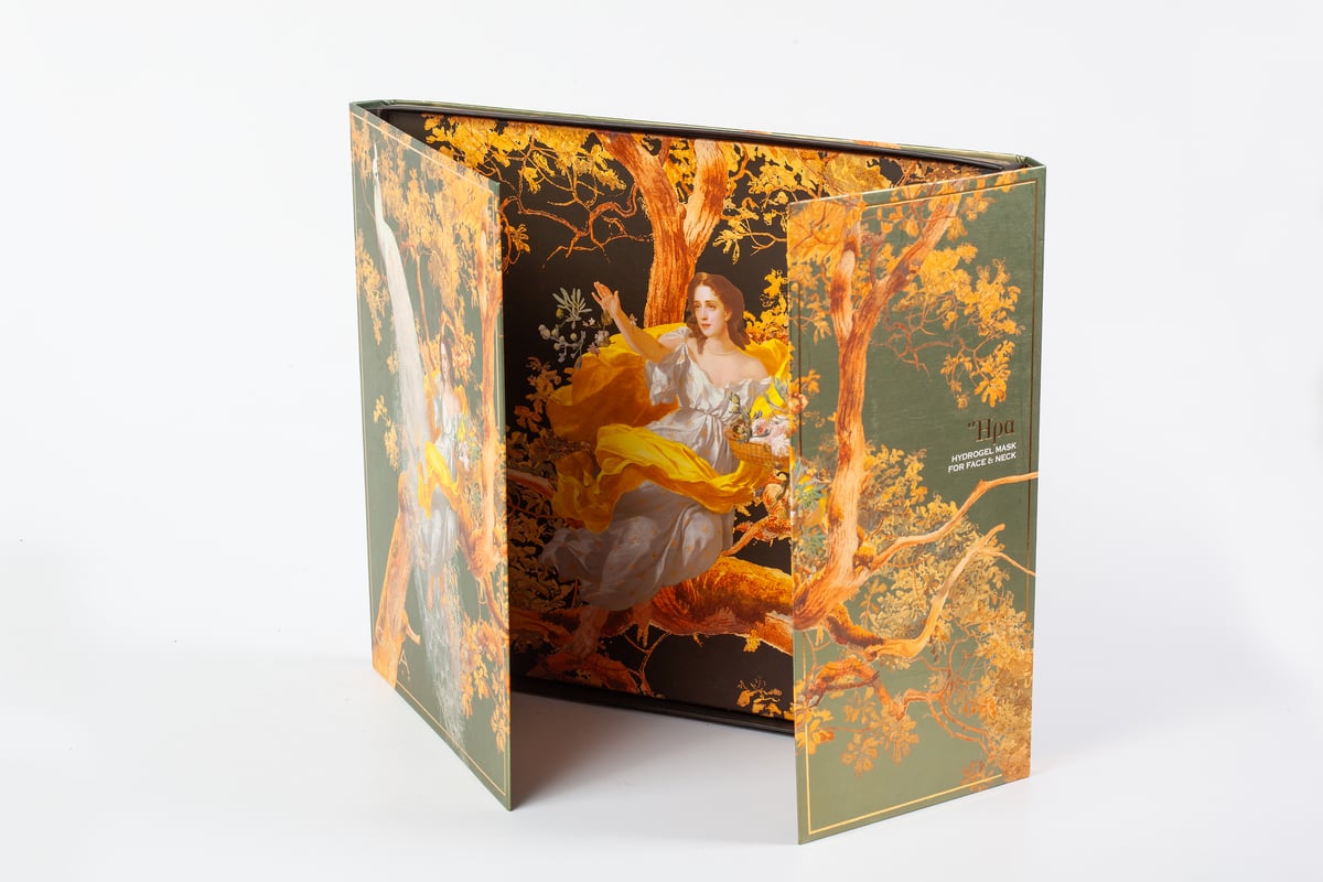 Tri-fold gift box